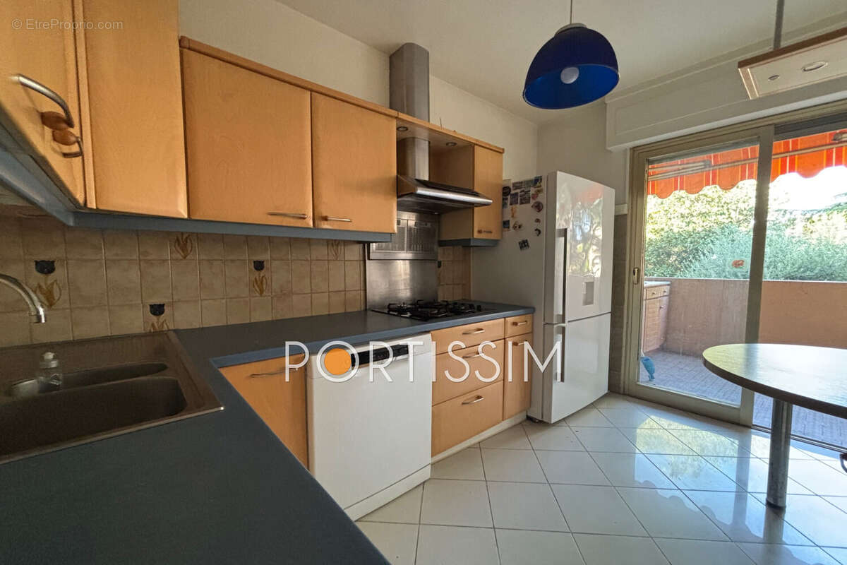 Appartement 86 m² à Saint-Laurent-Du-Var  - photo 4
