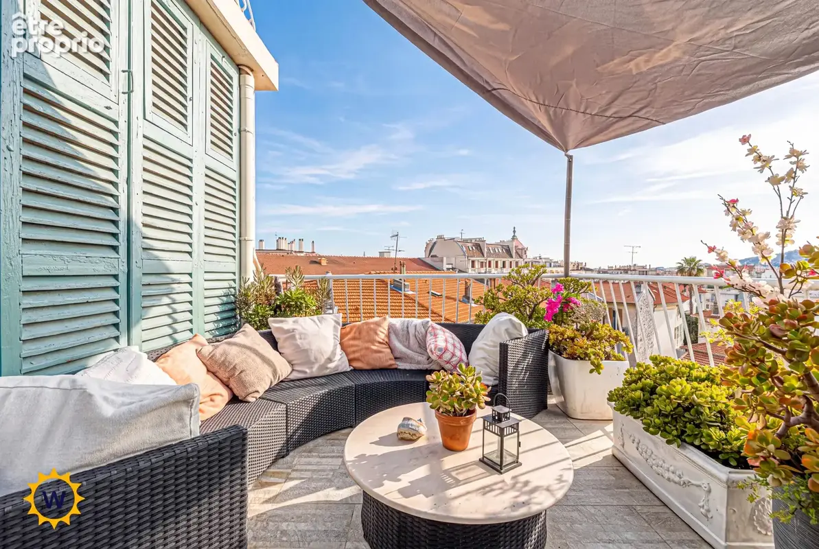 Rare T2 esprit loft de 51,30 m² avec terrasse plein ciel de 35 m² et vue panoramique sur Nice et ses collines - photo 2
