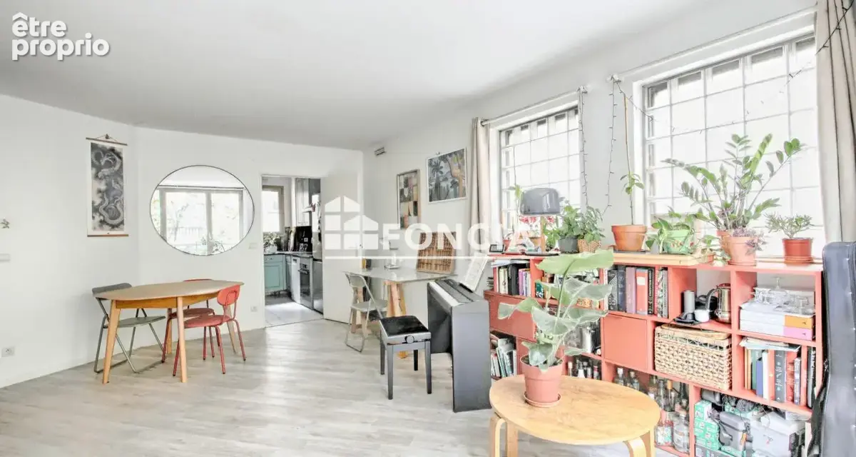 Tram jean moulin studio transformable en 2p dans immeuble recent - photo 3