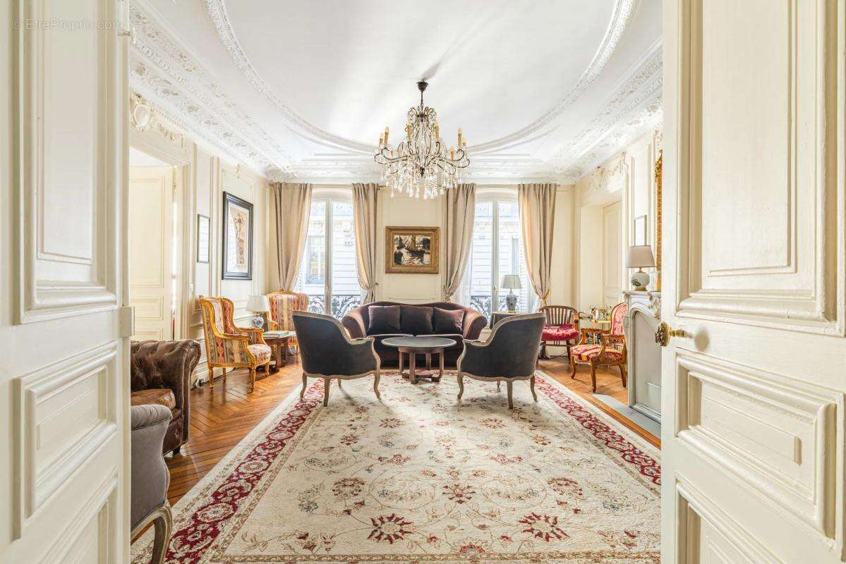 Appartement à PARIS-16E