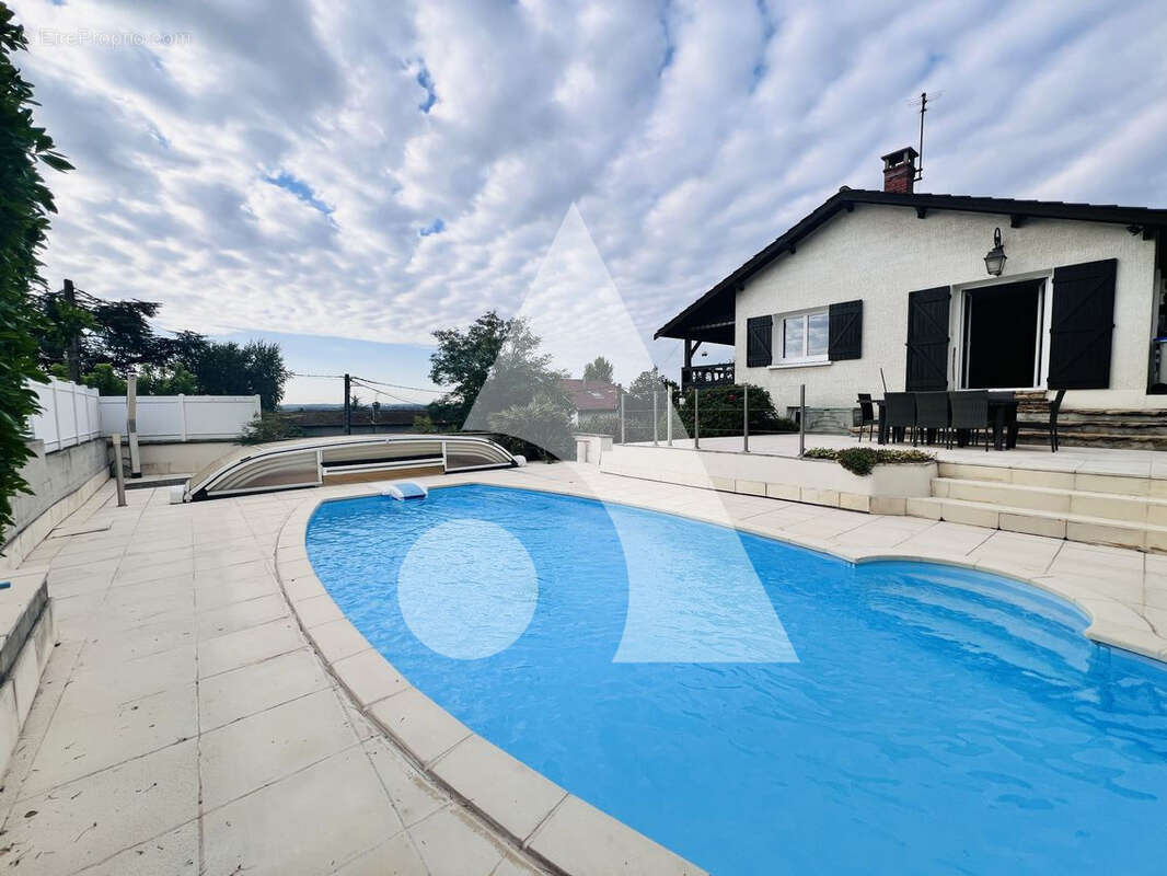Belle maison avec piscine sur la côtière à Neyron - photo 2
