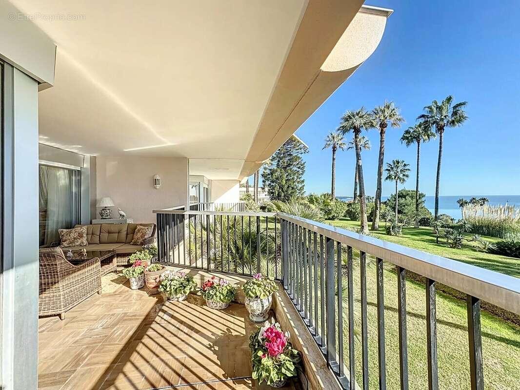 Appartement à VALLAURIS