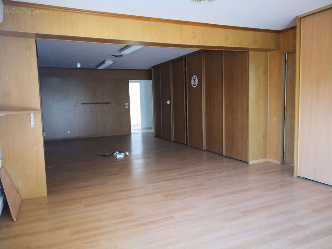 Commerce à ROQUEBRUNE-SUR-ARGENS