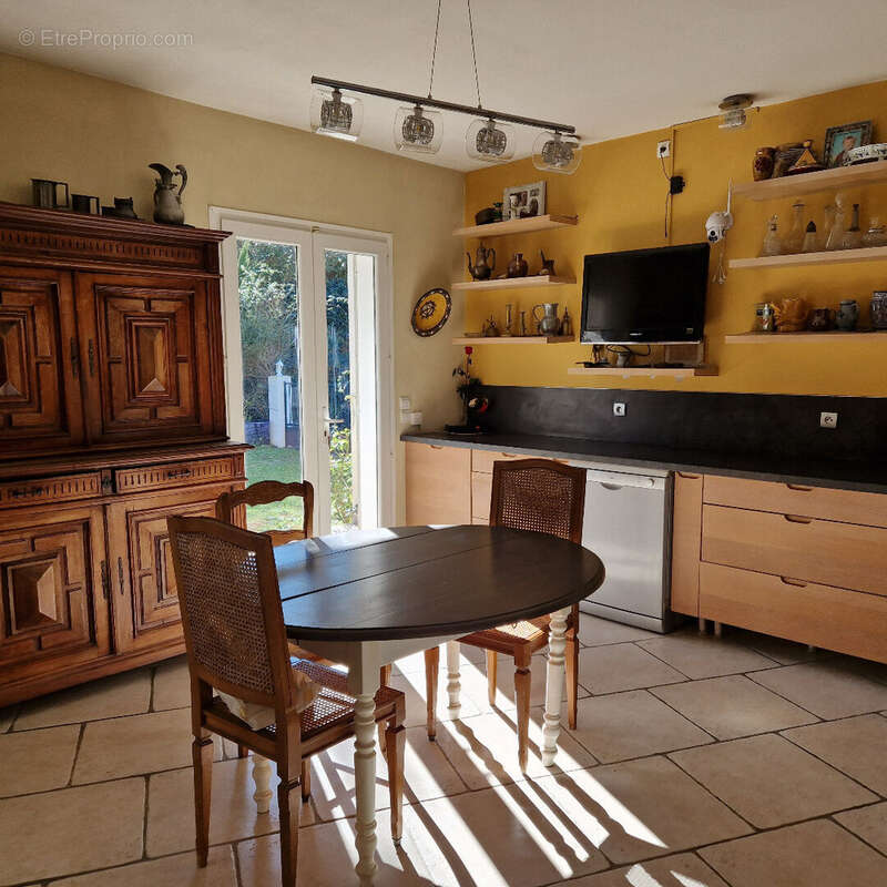 Golfe de St-Tropez villa récente 205 m2 8 pièces, 5 chambres dont 3 de plain-pied... - photo 7