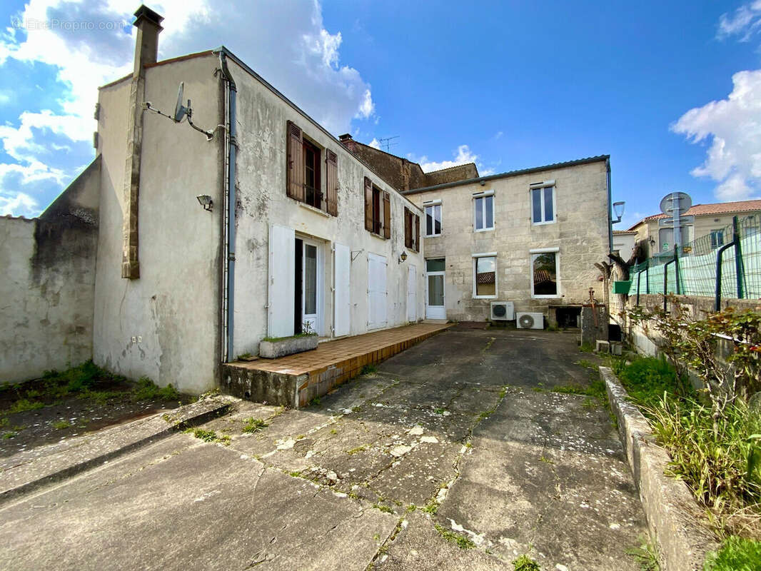 Appartement à SAINT-GENIS-DE-SAINTONGE