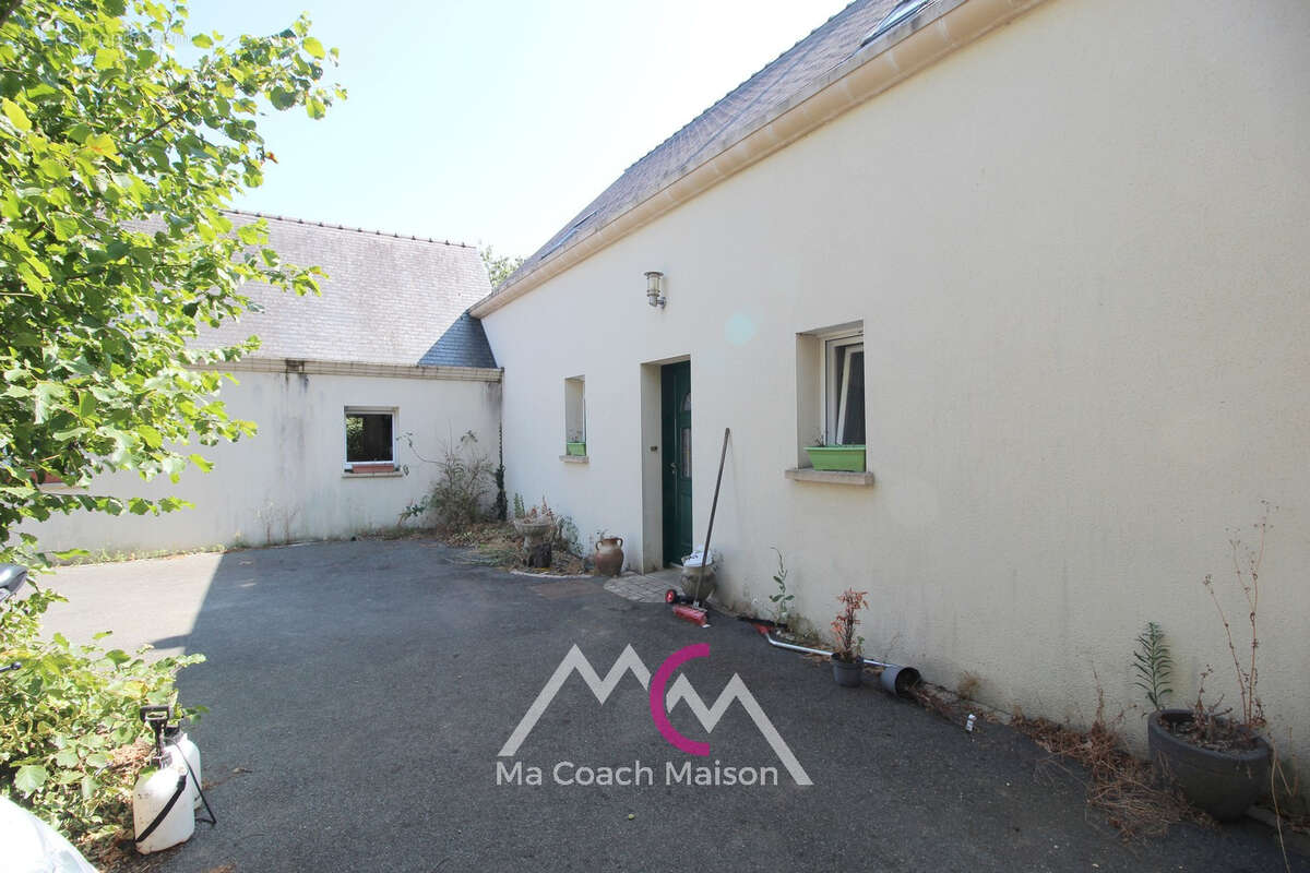 STE ANNE SUR BRIVET proche bourg, Maison d'environ 123m2 avec studio - photo 2