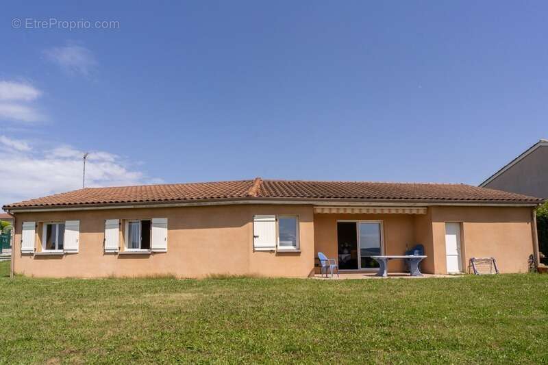 Maison à CHEVAGNY-LES-CHEVRIERES