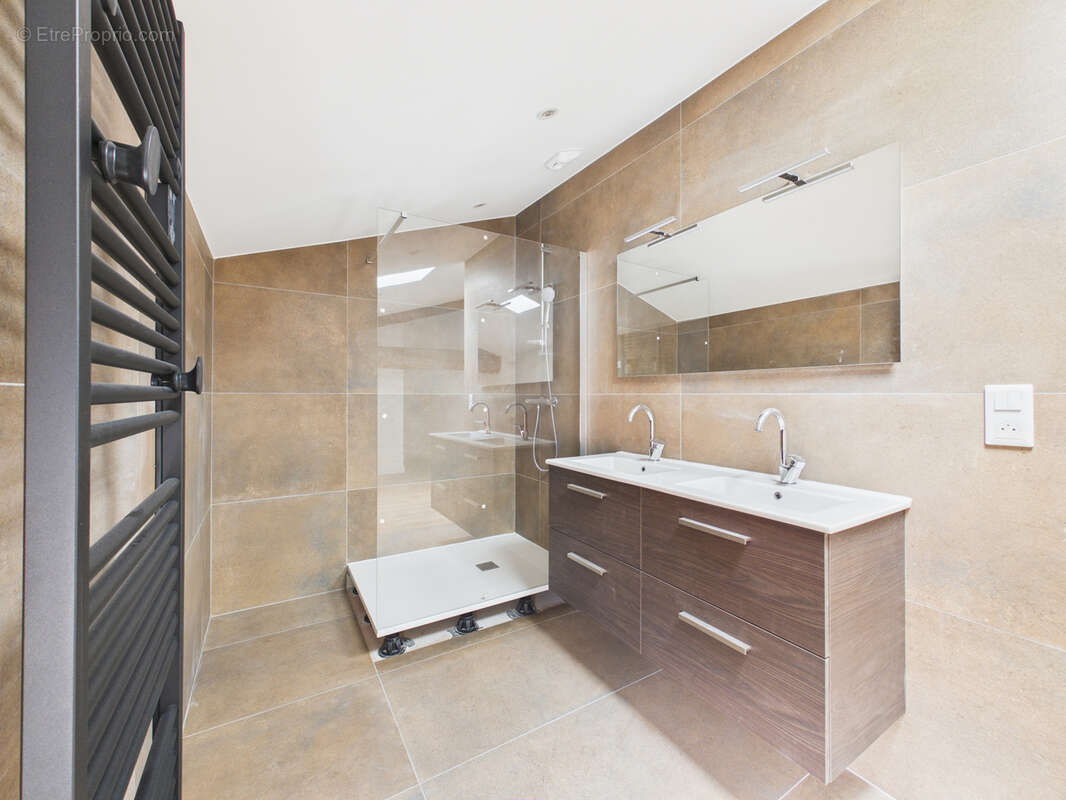 Appartement à BRIVES-CHARENSAC