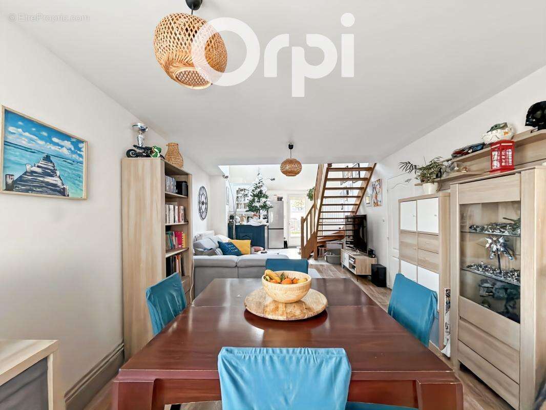 Maison à ESTREES-SAINT-DENIS