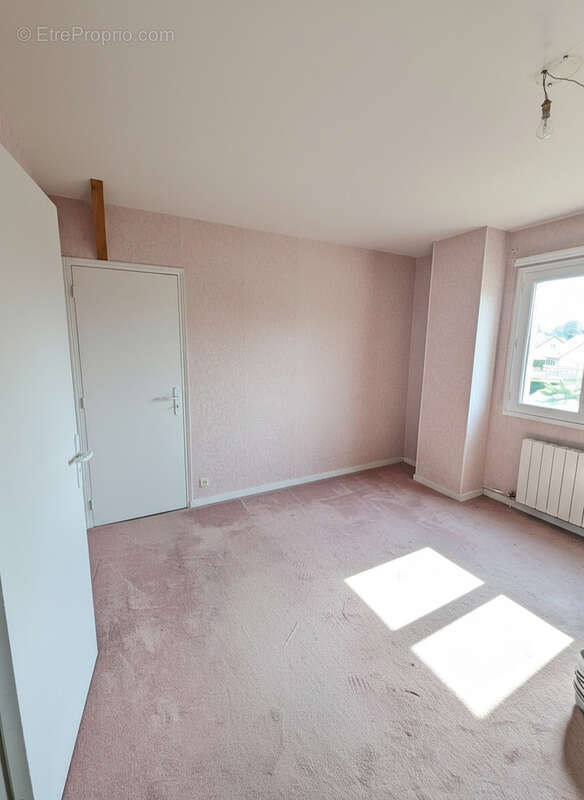 Maison à FEUQUIERES-EN-VIMEU