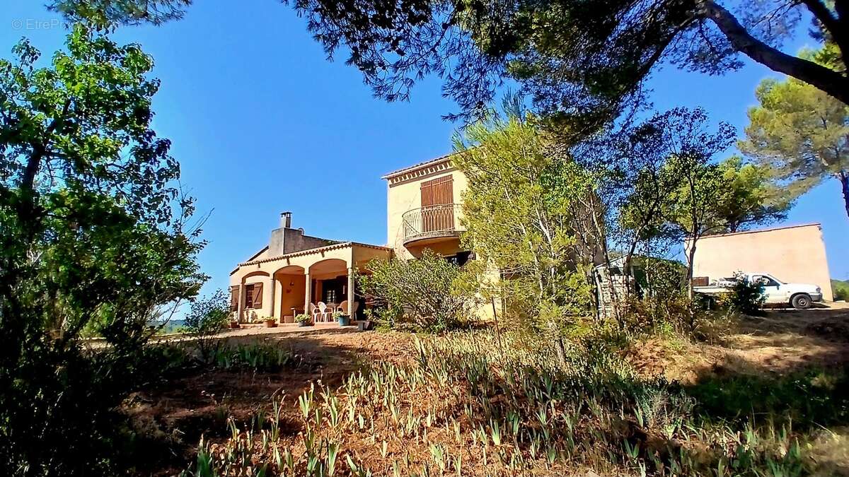 Villa unique de 220 m² habitables sur un terrain de 11651 m² - photo 11