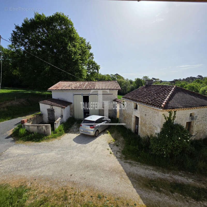 dépendances - Maison à SAINT-FRONT-D'ALEMPS