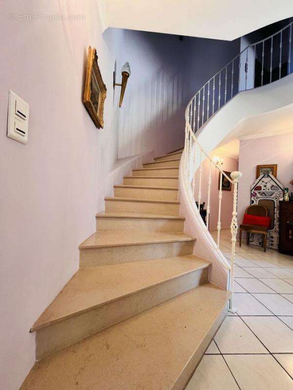 Maison à BAGNOLS-SUR-CEZE