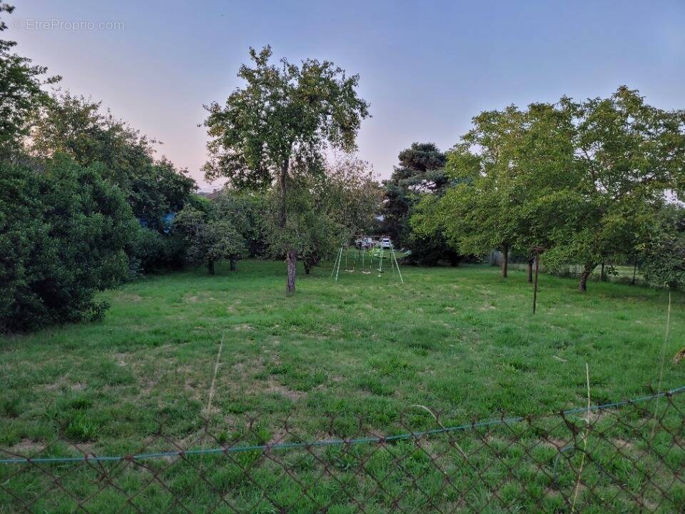 Terrain à GOMETZ-LE-CHATEL