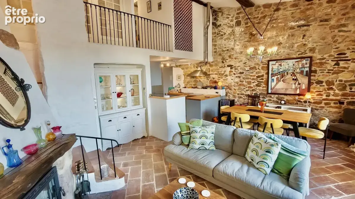 Magnifique Maison de Village en Pierre avec Deux Chambres et une Vue Imprenable - photo 4