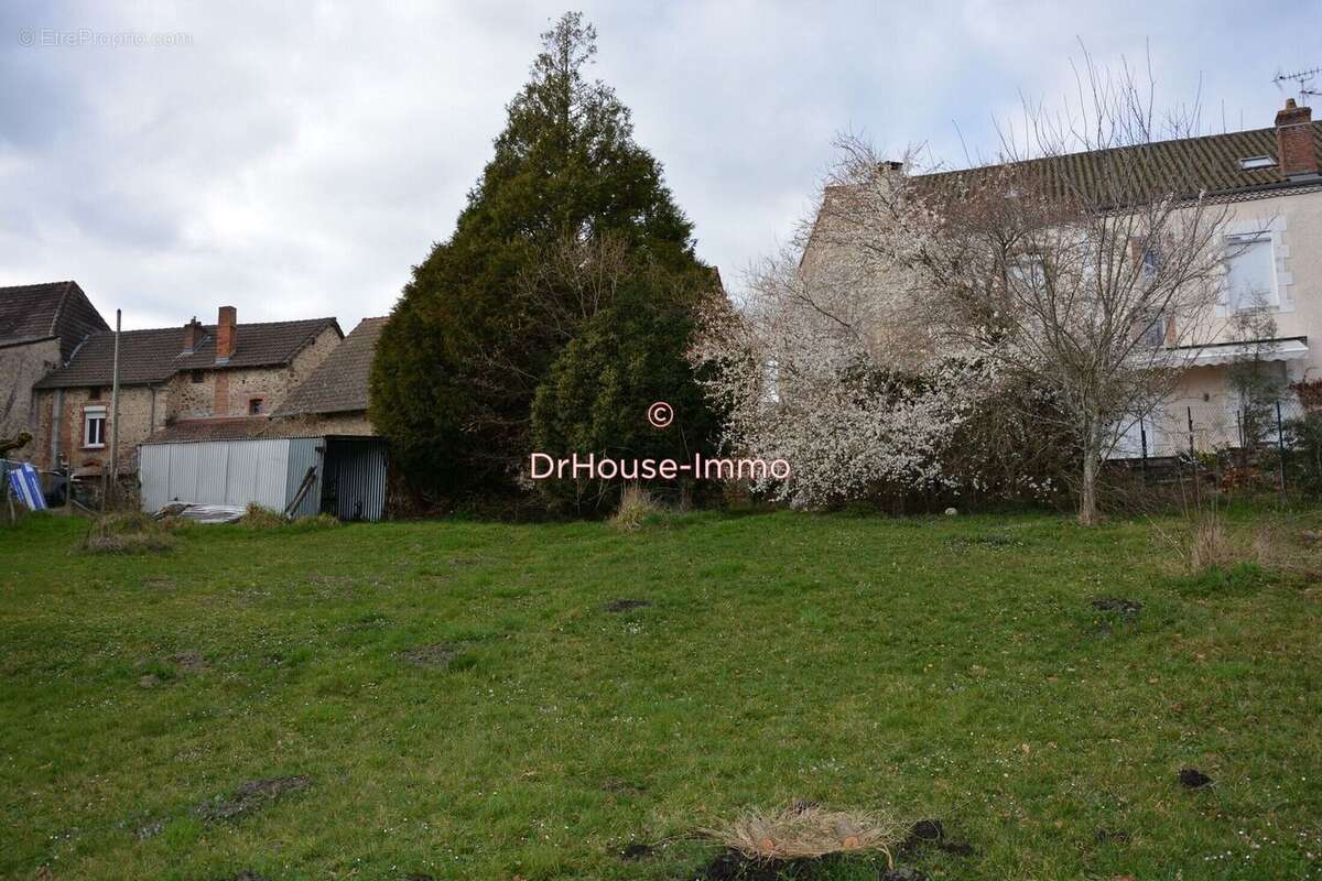 Terrain à BUSSIERE-GALANT