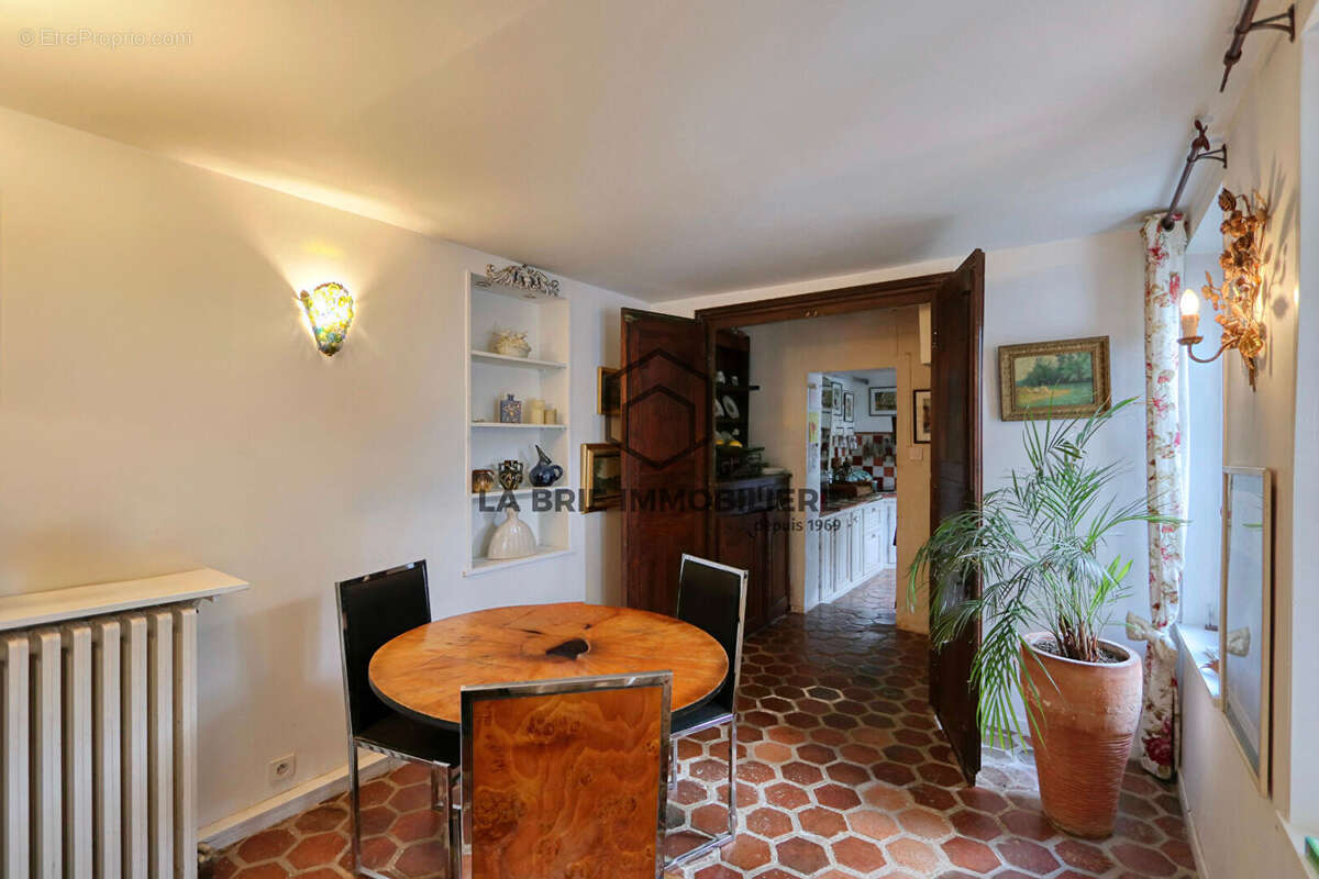 Maison à GUIGNES