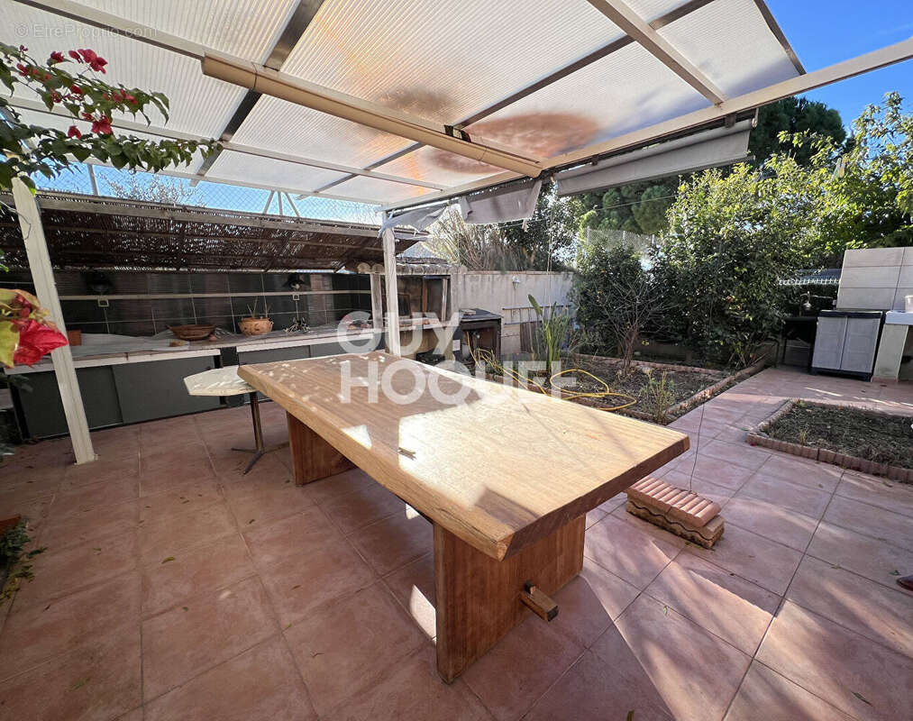 Maison à SAINT-LAURENT-DE-LA-SALANQUE