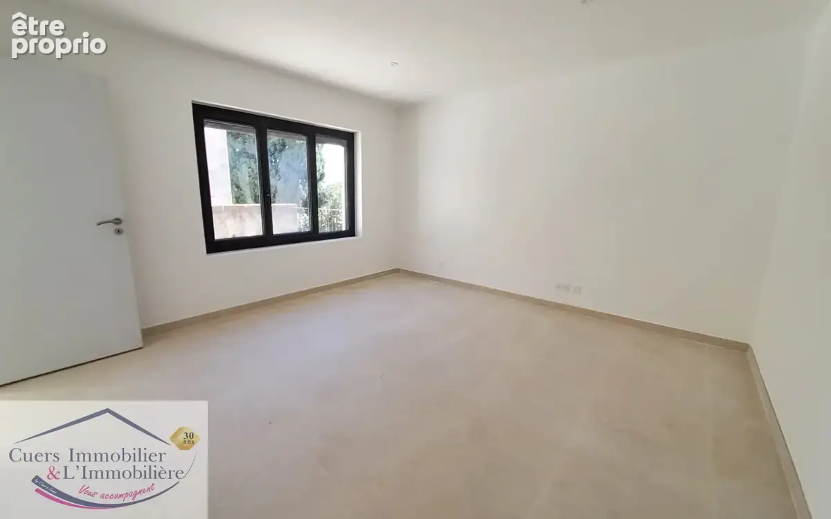 CUERS, propriété T6 -  182m2 + dépendance 50m2 - photo 14