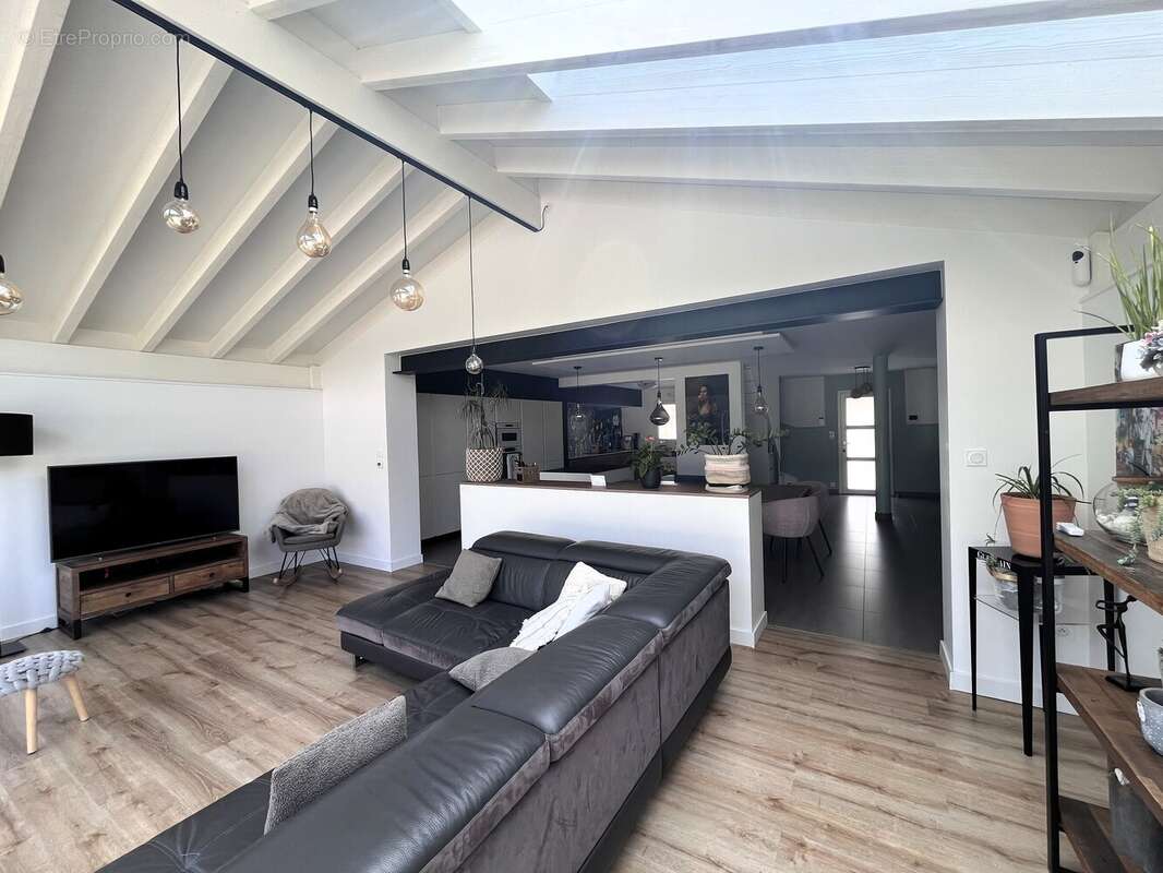 Maison à SAINT-PIERRE-DE-CHANDIEU