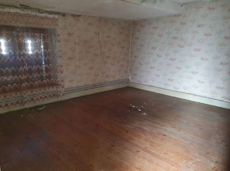 Maison T5 à vendre VITTEL (88) avec petit garage, cave et terrain - photo 8