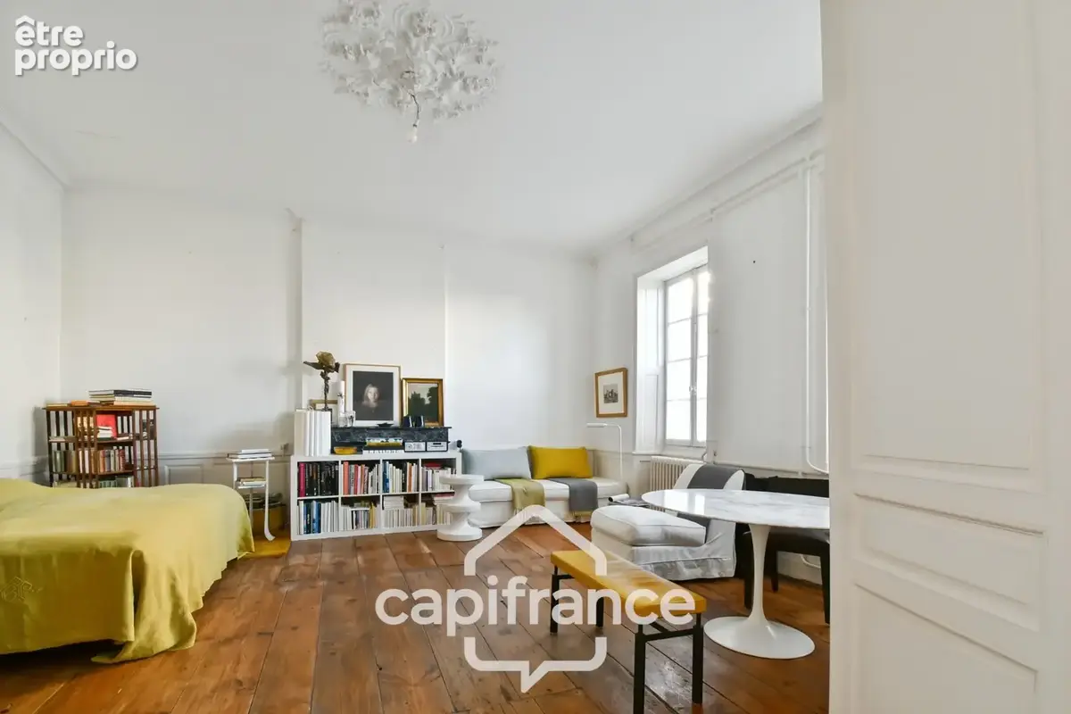 En CHARENTE MARITIME, A SAINT JEAN D'ANGELY (17), Maison de caractère à vendre 12 pièces  avec jardin, proche commerces - photo 11