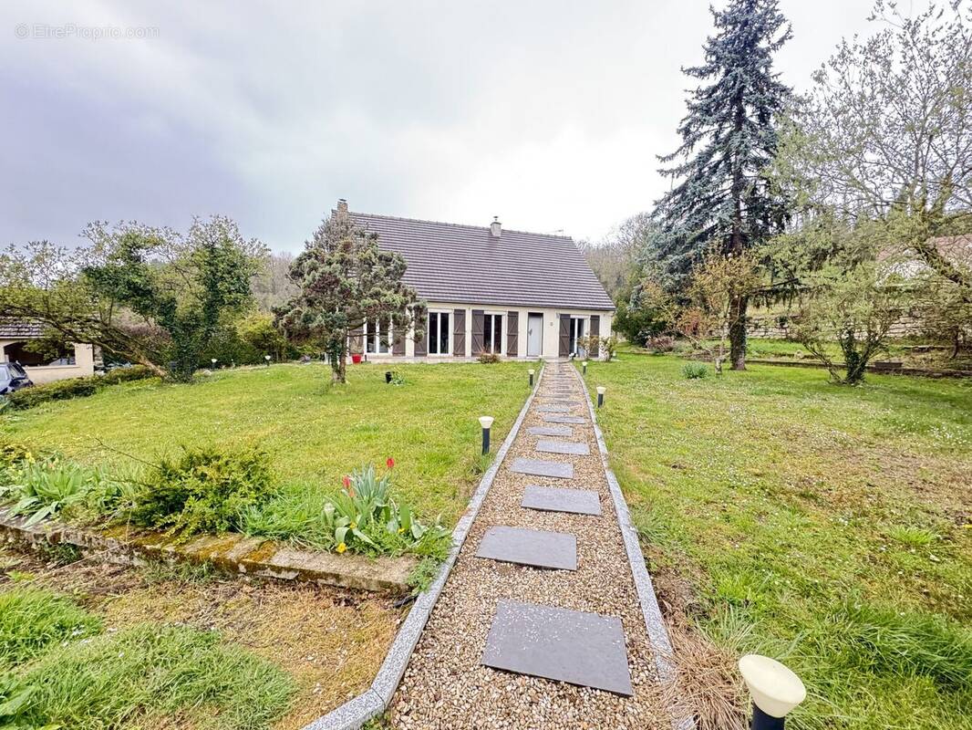 Maison à VIC-SUR-AISNE