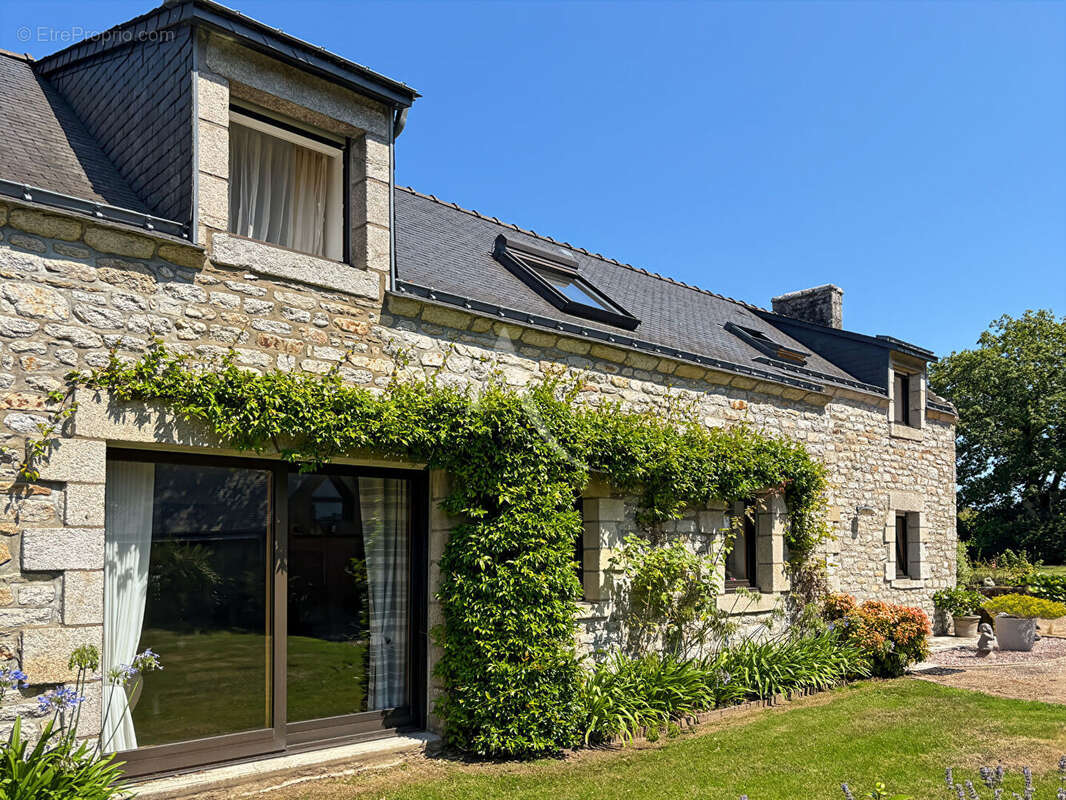 Maison à SAINT-AVE