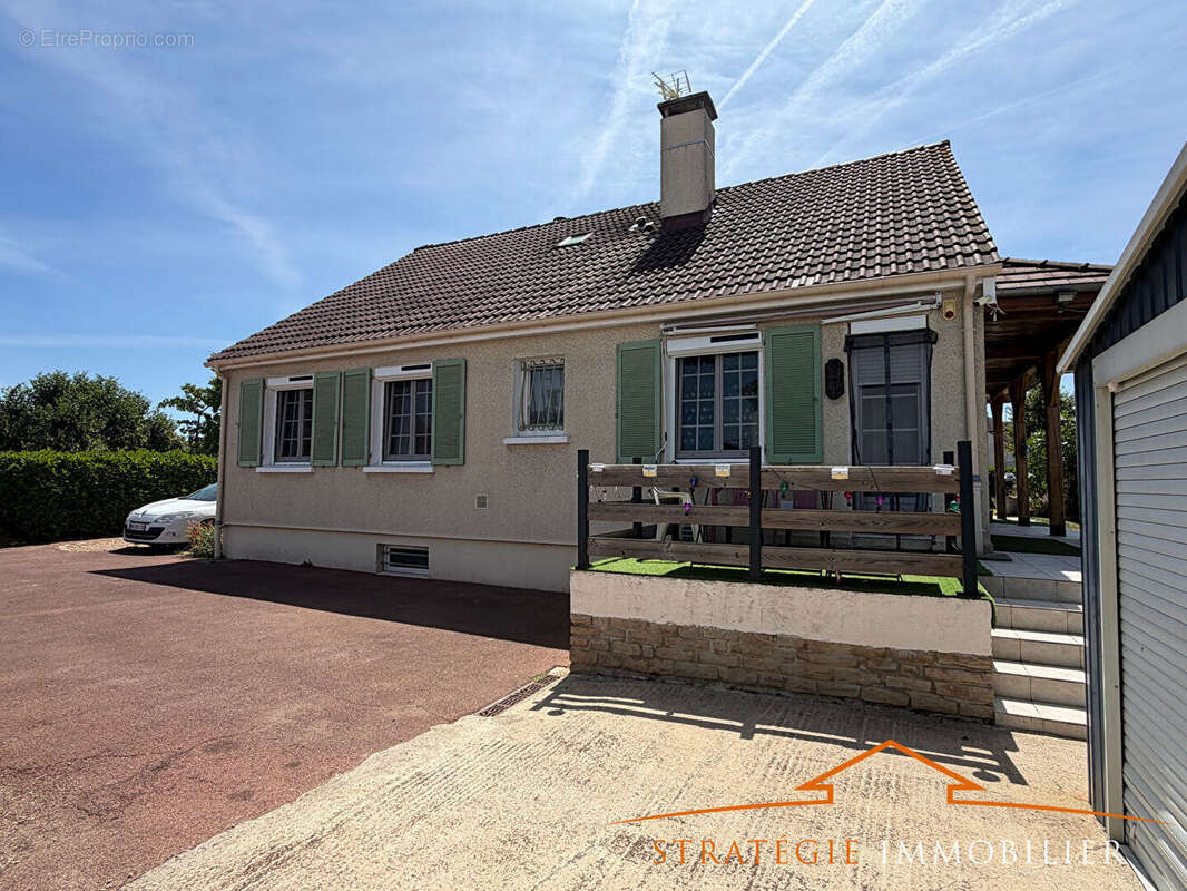 CHAMPFORGEUIL, maison familiale de 180 m² (6 chambres) avec terrain - photo 13