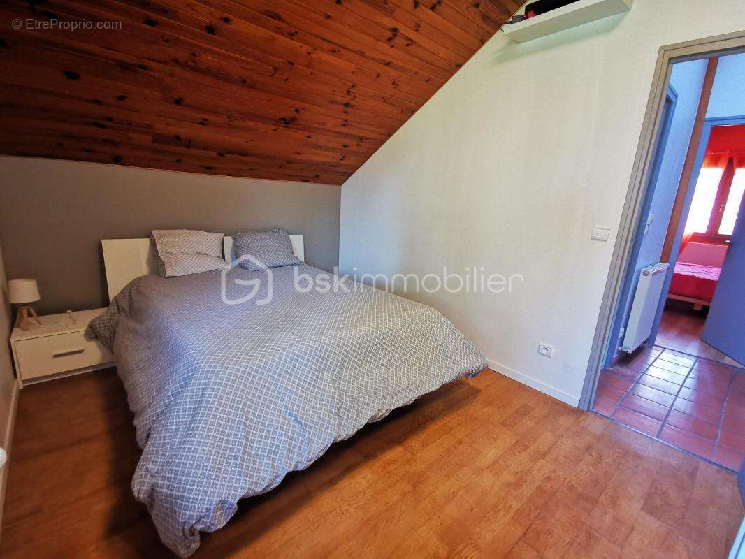 Laffrey 38220 – maison familiale 4 chambres – 1200 m² de terrain plat– garage et dependances - calme et vue degagee - photo 10