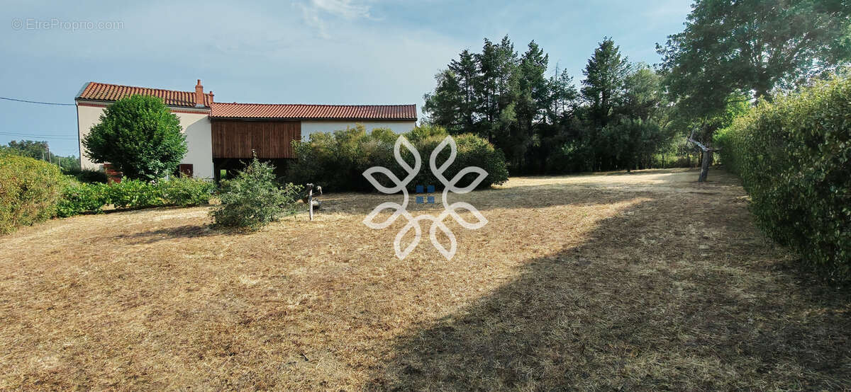 Maison T3 à rénover - Dépendances et terrain - photo 9
