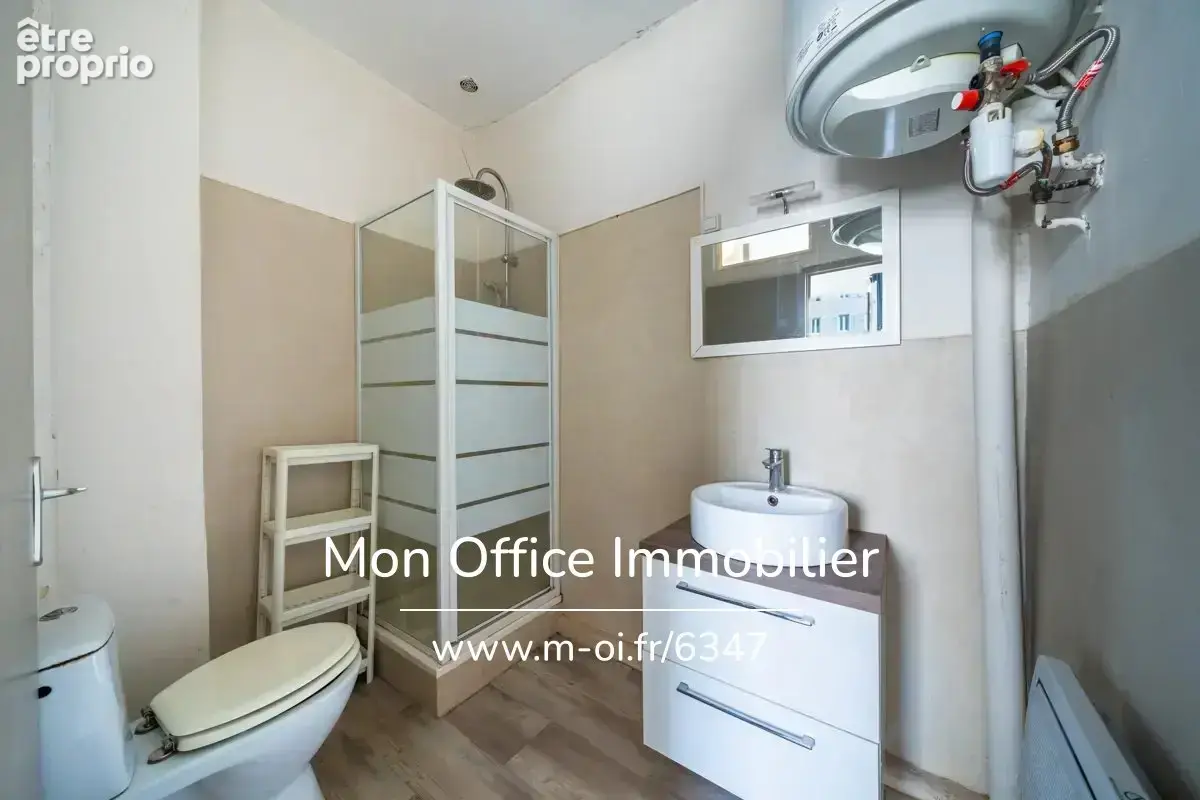 Référence : 7209-MCO - Appartement une pièce au premier étage refait à neuf - photo 2