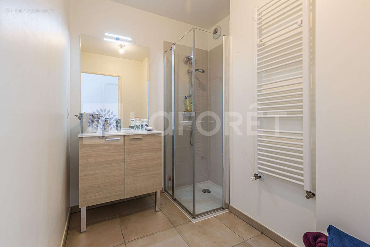 Agence immobiliere laforet - "agave" - appartement t3 traversant de 78,80 m² - balcons - garage en sus - dernier etage - vue deg - photo 12