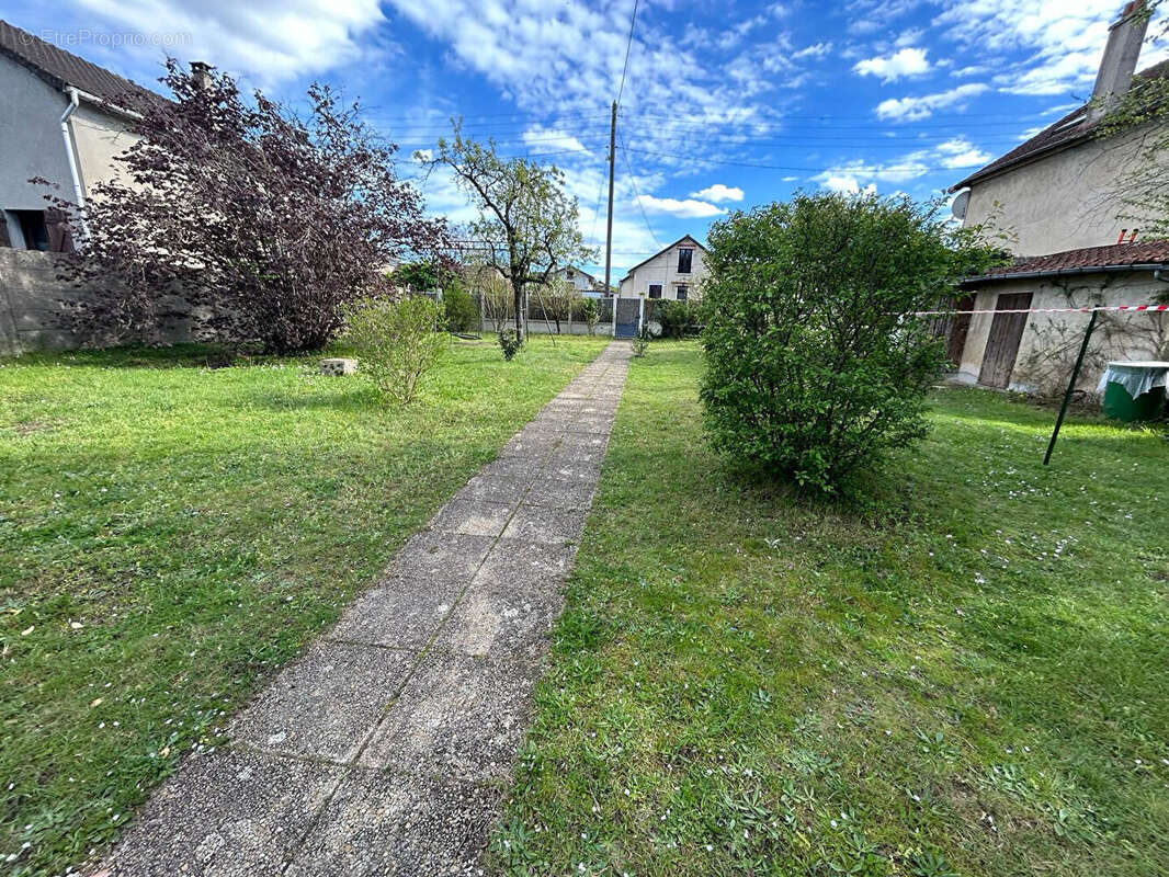 Terrain à VIGNEUX-SUR-SEINE