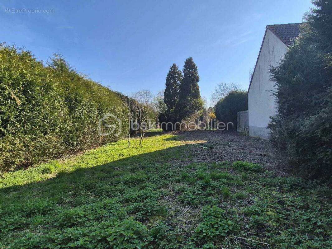EXCLUSIVITÉ à vendre Maison 111 m² Terrain clos de 1 629 m², deux Dépendances et Garage – Gros potentiel à personnaliser - photo 16
