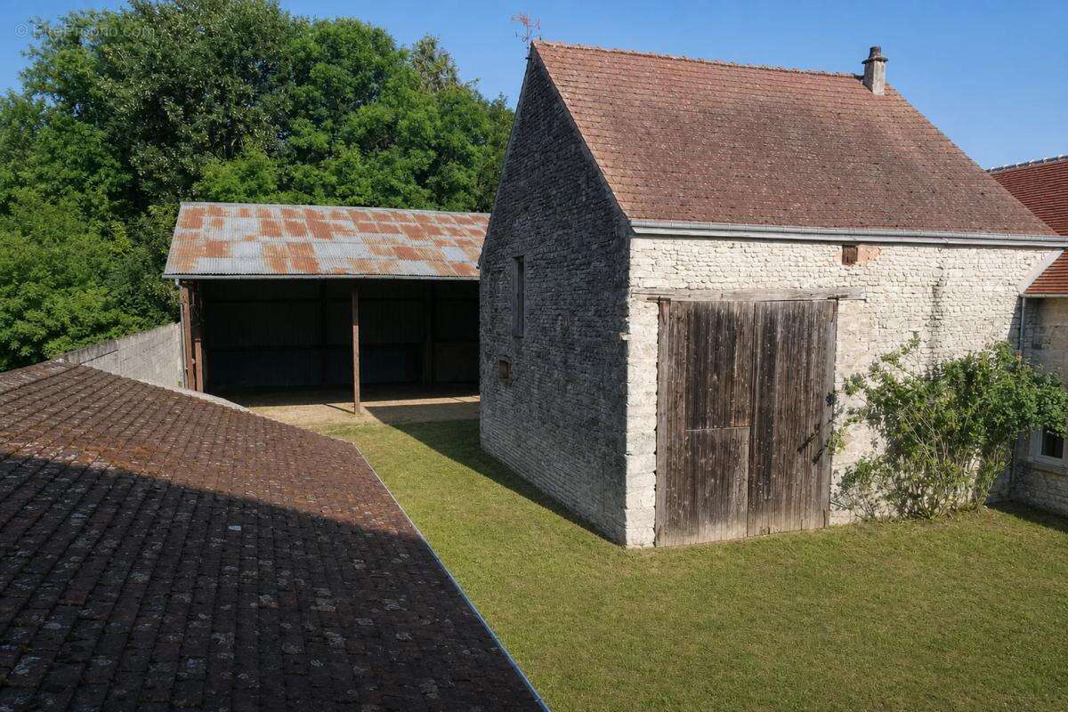 Maison à YEVRE-LA-VILLE