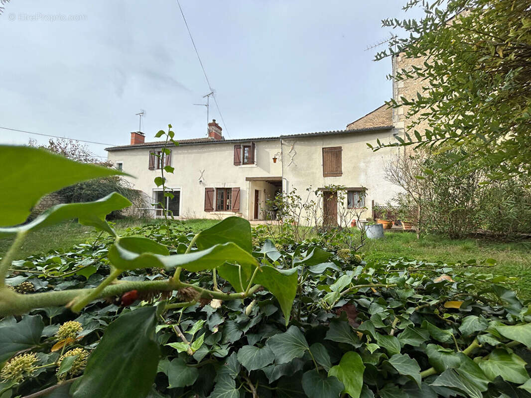 Maison à JAUNAY-CLAN