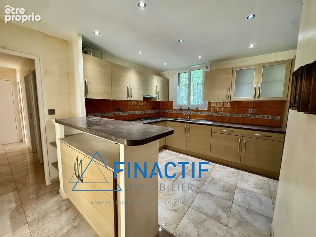 Appartement Type 3/4 - 73,41 m2 - Cave - Garage fermé - photo 3