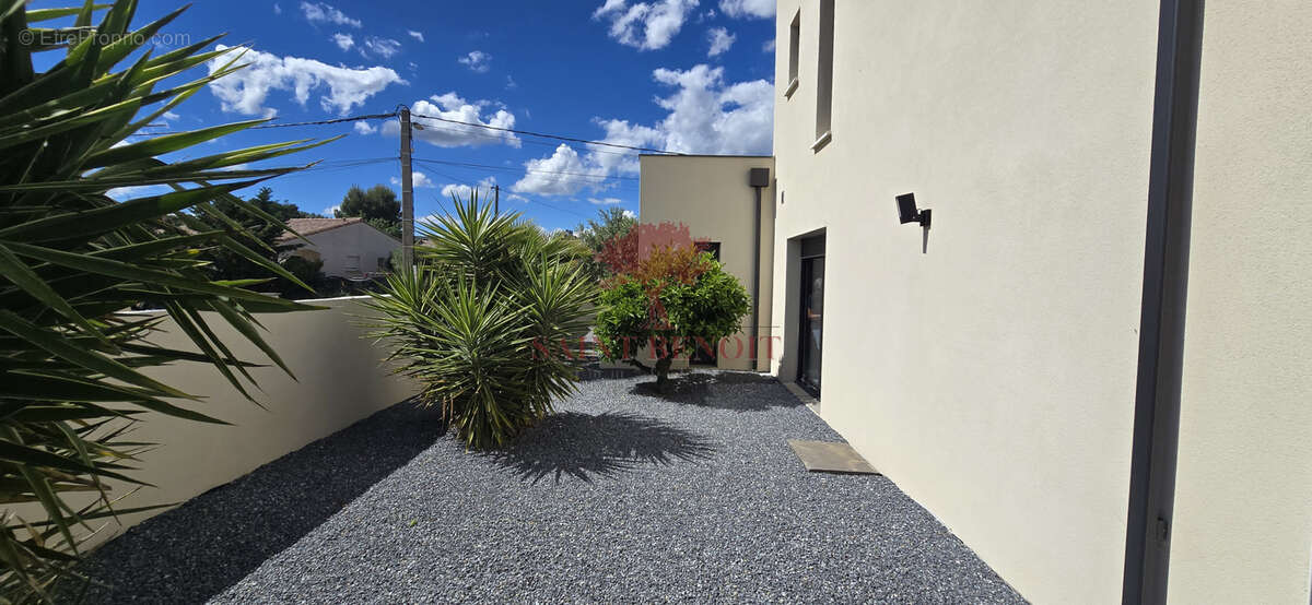 A VENDRE - A JONQUIERES - VILLA CONTEMPORAINE DE TYPE T3 de 129m2 avec garage,  jardin paysagé et piscine - photo 17