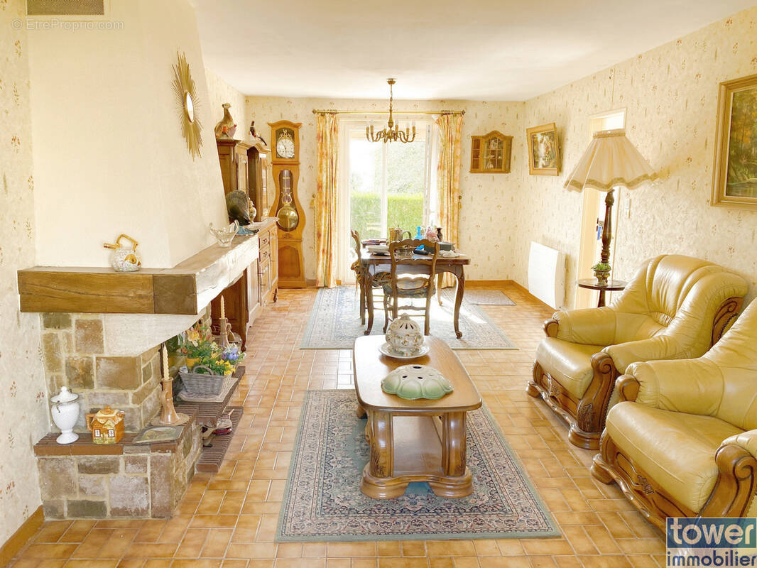 Maison à DEMOUVILLE