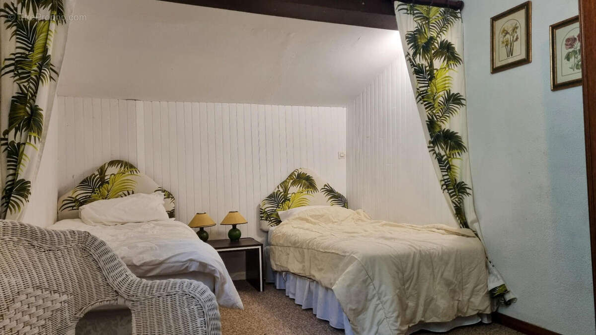 chambre - Maison à PEYREFITTE-DU-RAZES