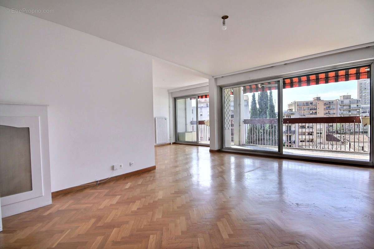 Appartement à MARSEILLE-5E