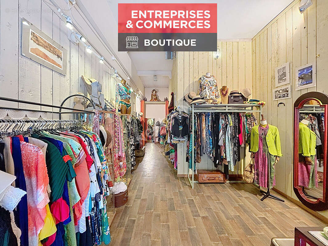 Commerce à AIGUES-MORTES