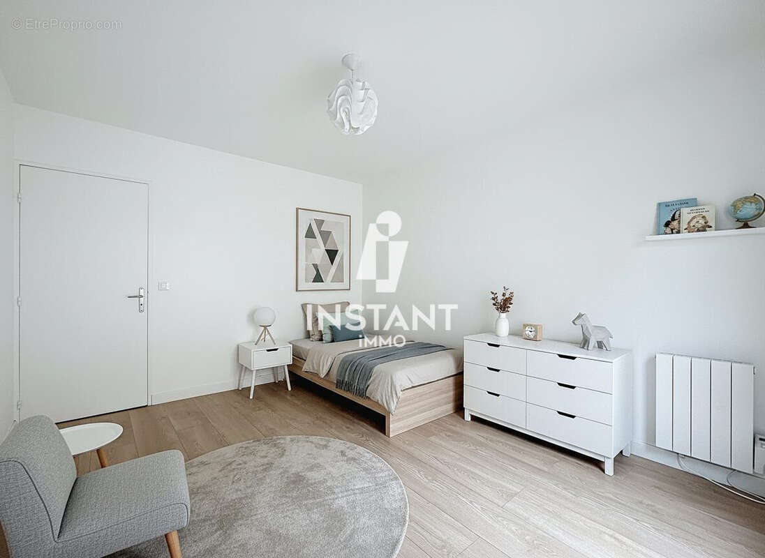 Appartement à CHARENTON-LE-PONT