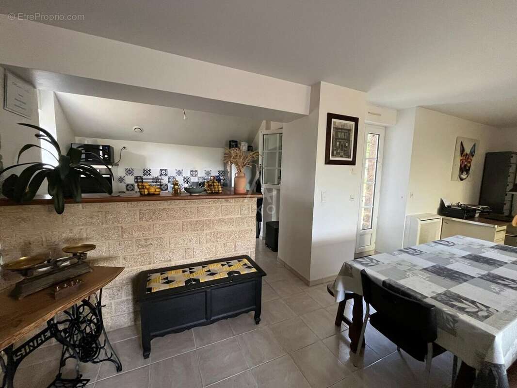 Maison 75 m² à Saint-Georges-De-Reintembault  - photo 6
