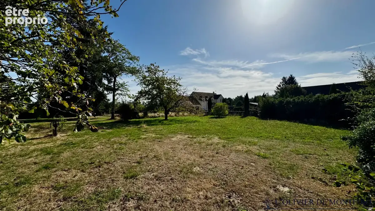 Maison de charme sur terrain de près de 2 hectares. - photo 2