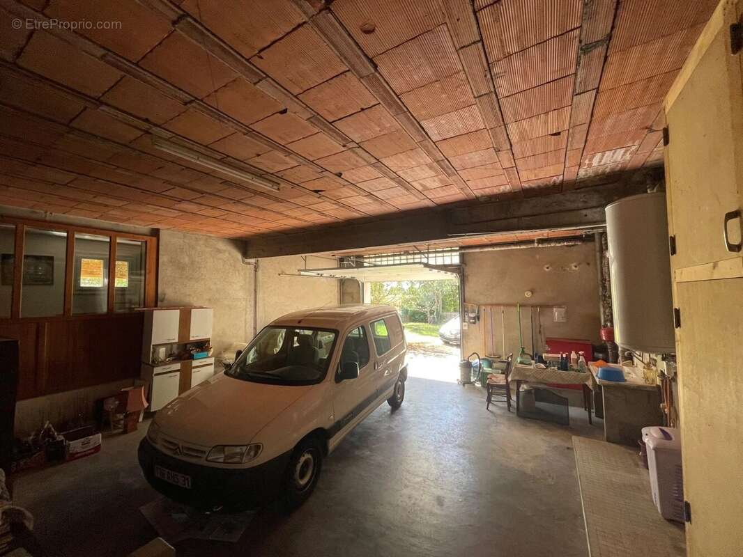 Grande maison  de 226 m² avec hangar - photo 18