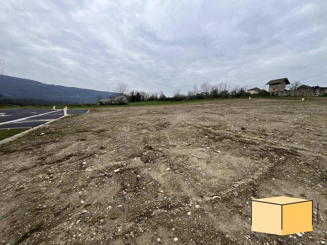 Terrain à BELLEY