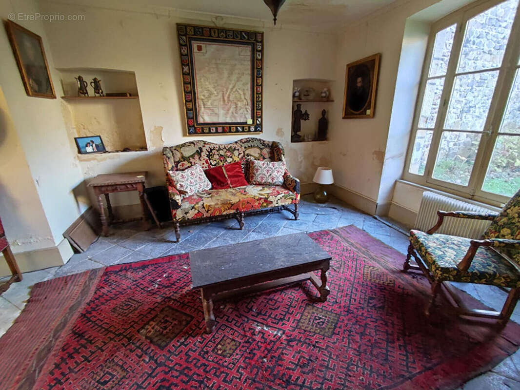 Maison à VIC-LE-COMTE