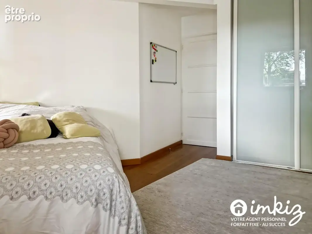 St-Maurice  T5  107 m²  balcon terrasse 2 parkings - photo 13